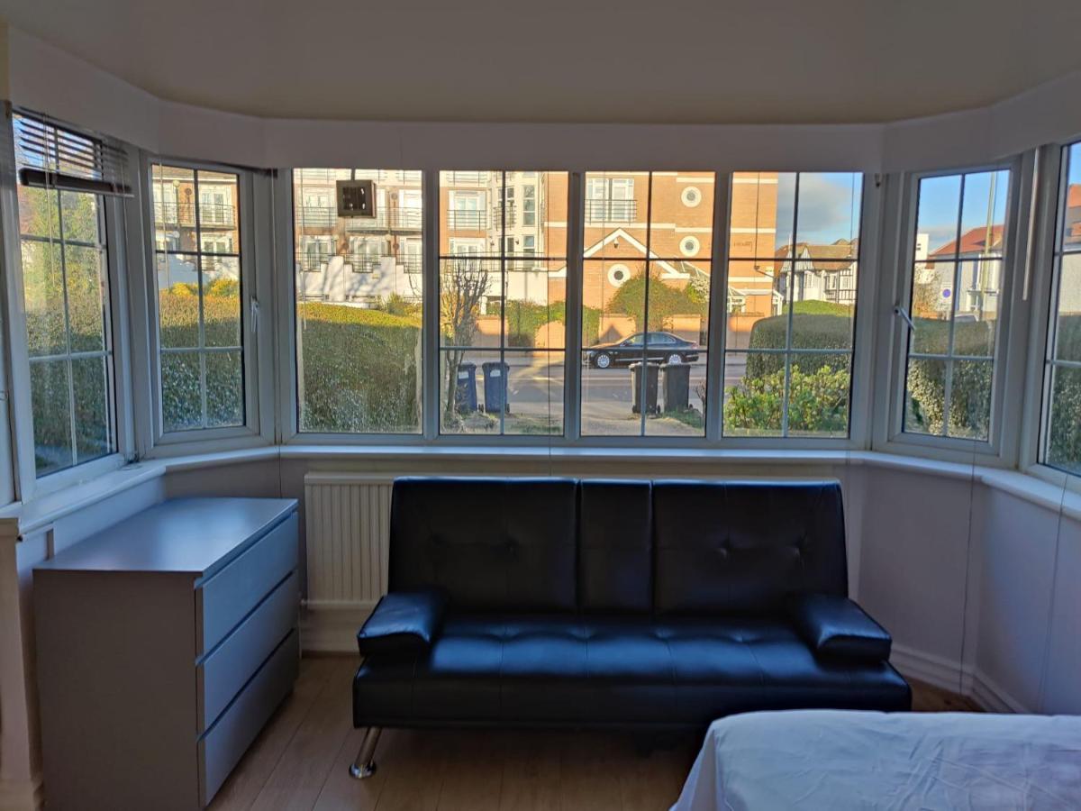 דירות לונדון Studio On Golders Green Road מראה חיצוני תמונה