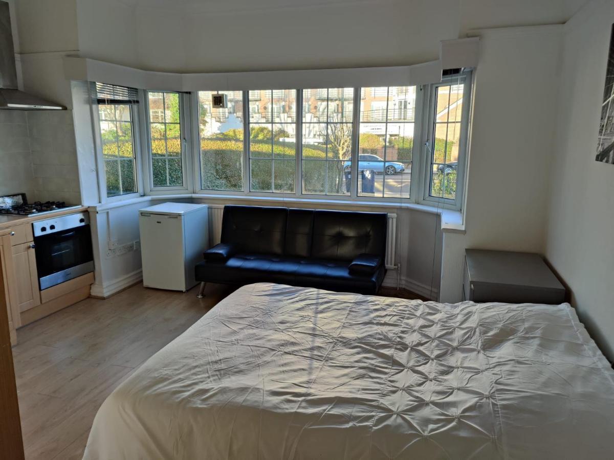 דירות לונדון Studio On Golders Green Road מראה חיצוני תמונה