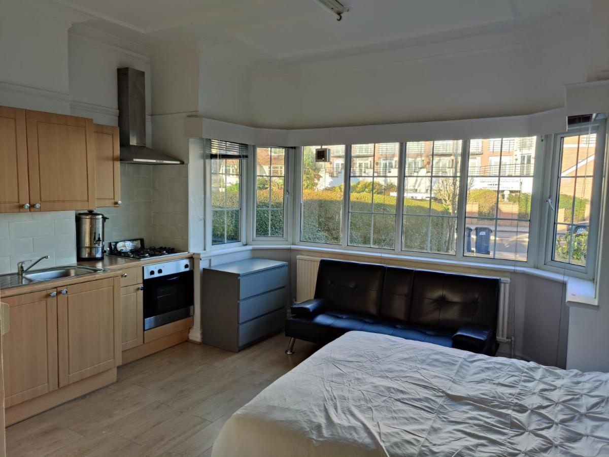 דירות לונדון Studio On Golders Green Road מראה חיצוני תמונה