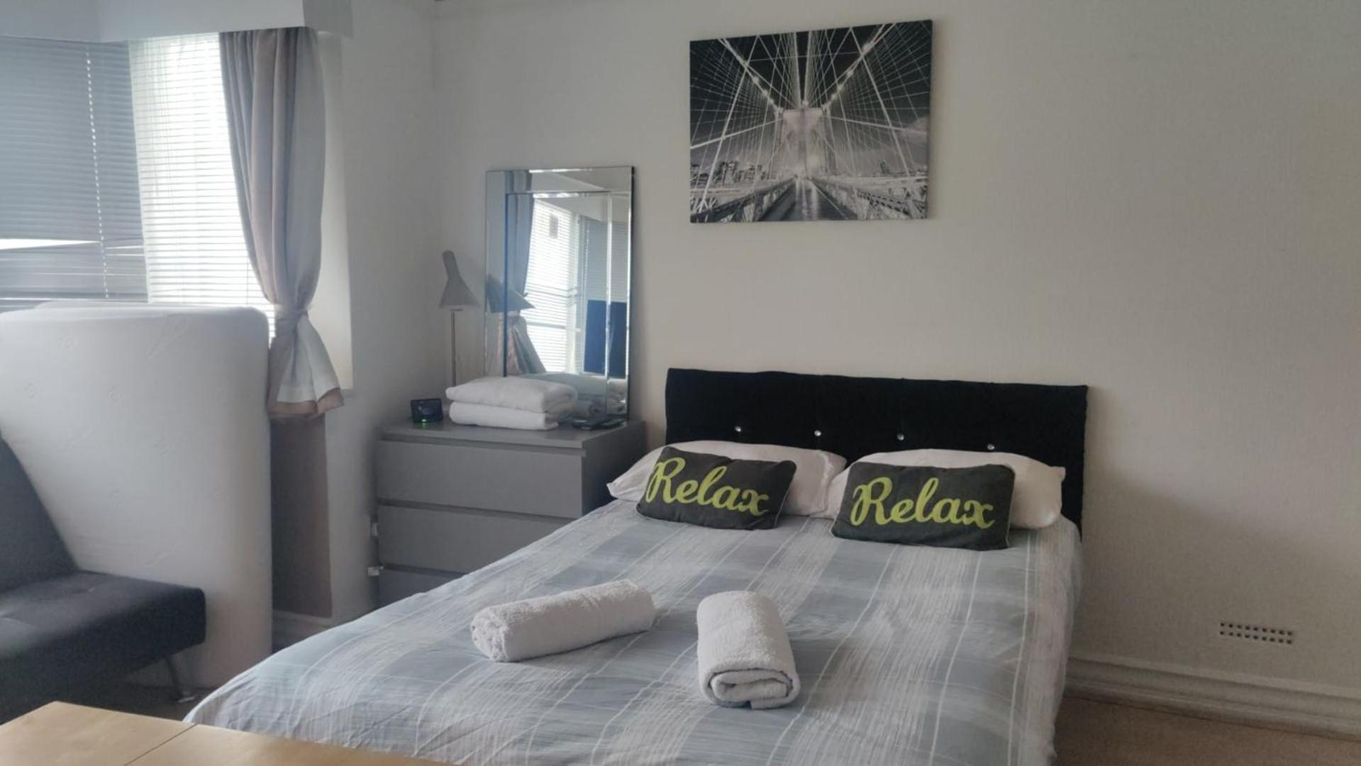 דירות לונדון Studio On Golders Green Road מראה חיצוני תמונה